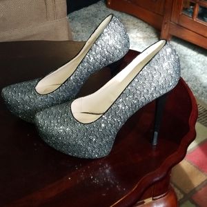 High heeled pumps